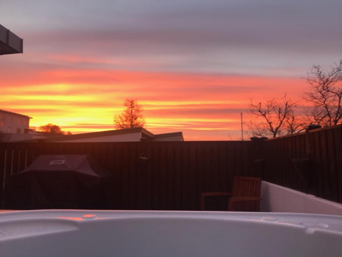 Iceland Sjf Villa, Hot Tub & Outdoor Sauna Amazing Mountains And City View Over Ρέυκιαβικ Εξωτερικό φωτογραφία